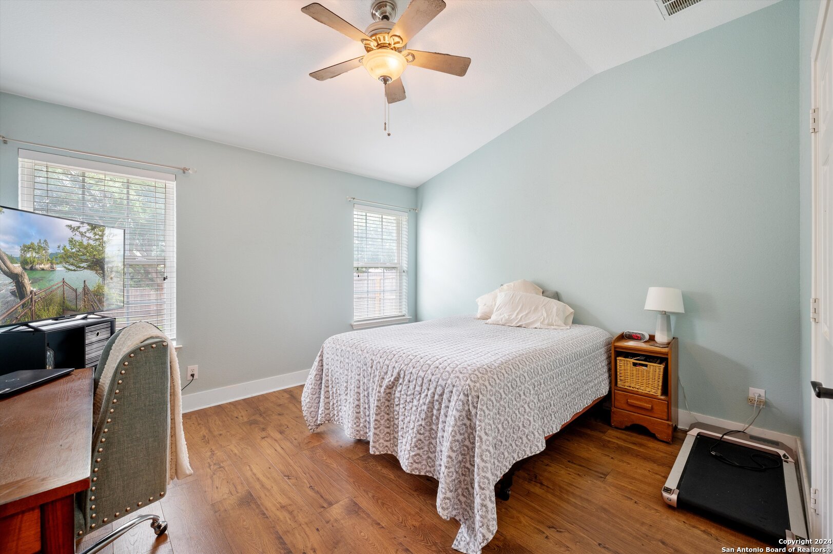 237 TURNBERRY DR