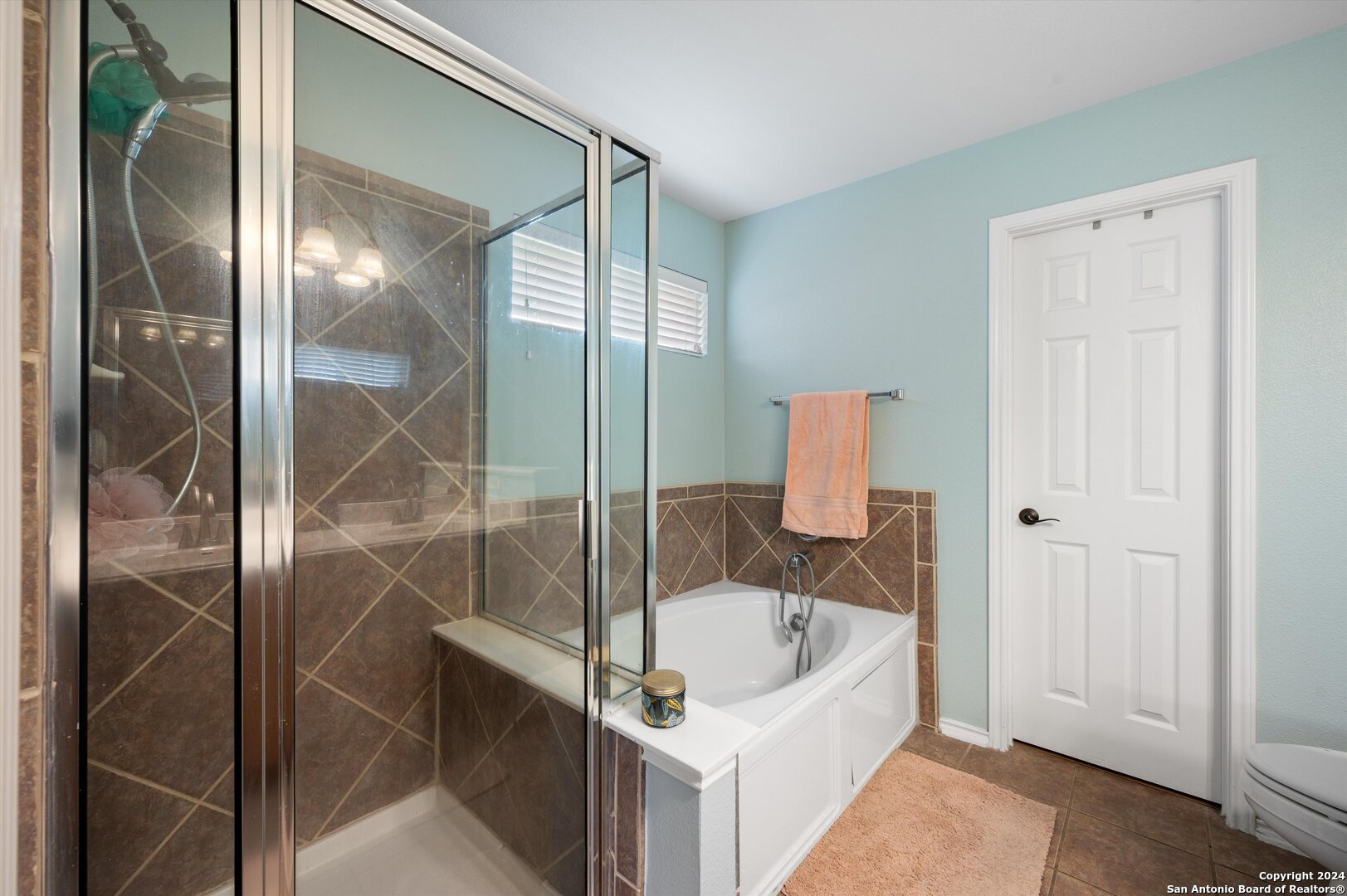 237 TURNBERRY DR