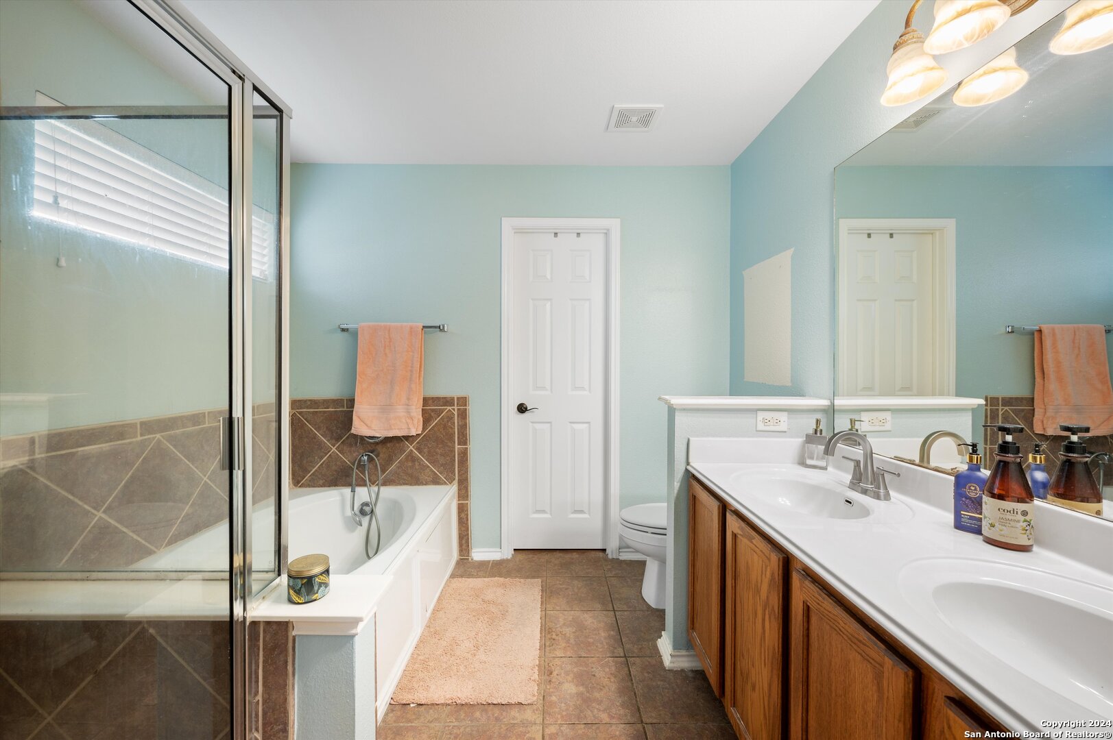 237 TURNBERRY DR