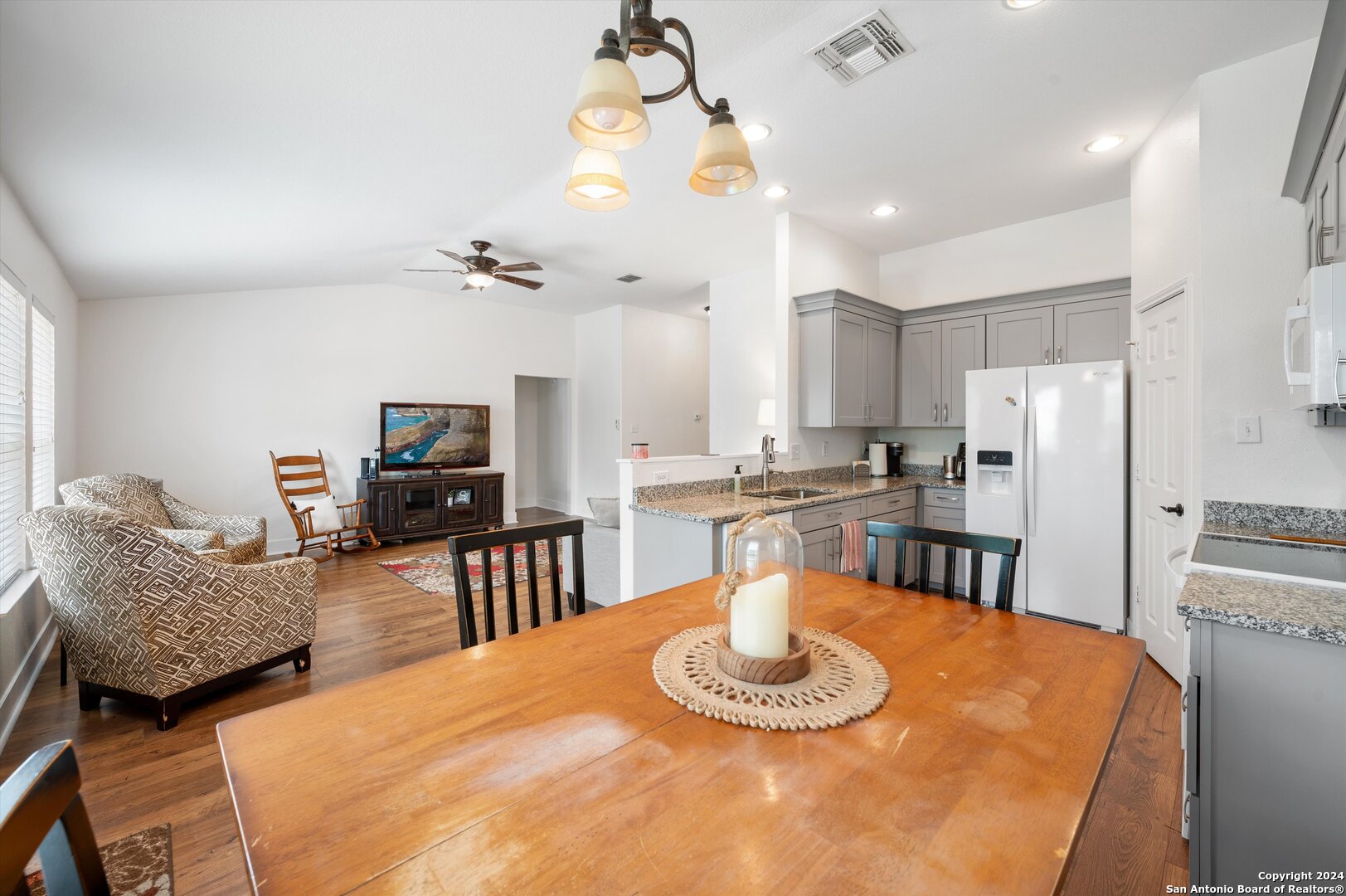 237 TURNBERRY DR