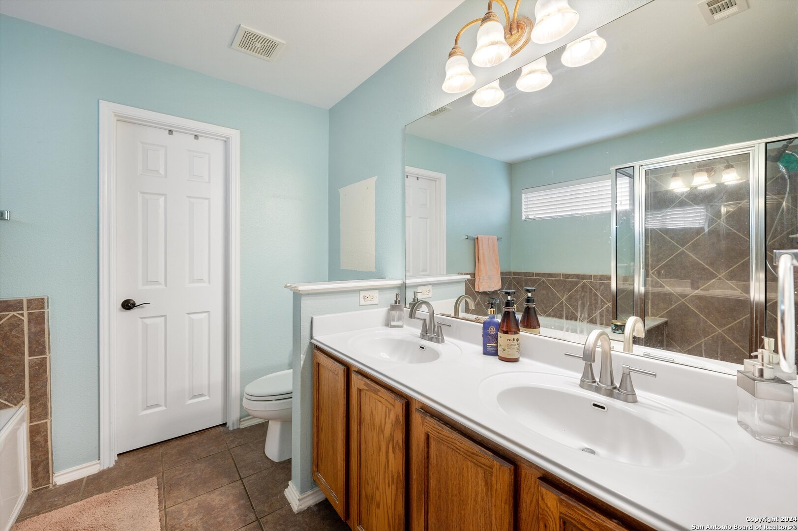 237 TURNBERRY DR