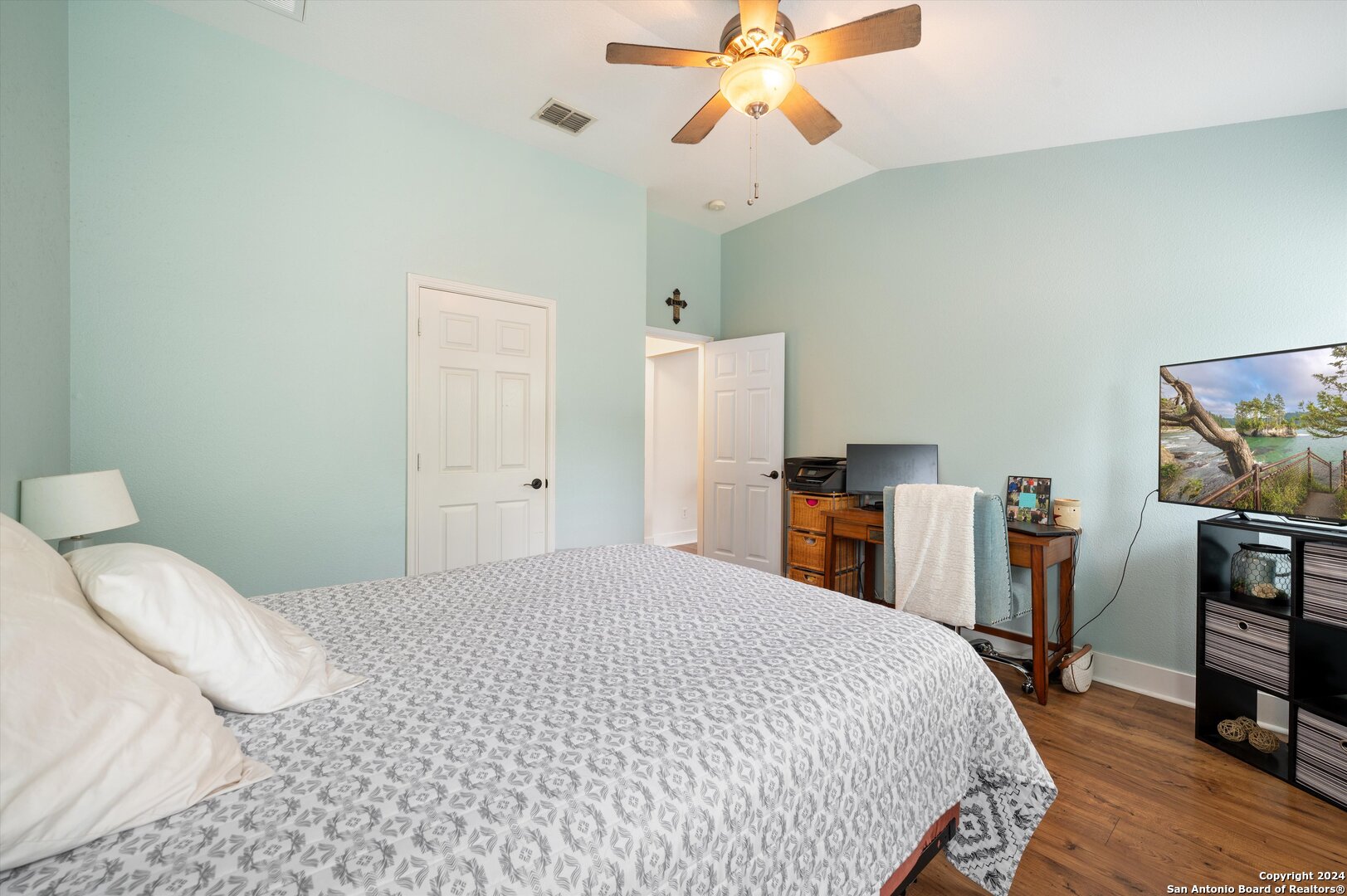 237 TURNBERRY DR
