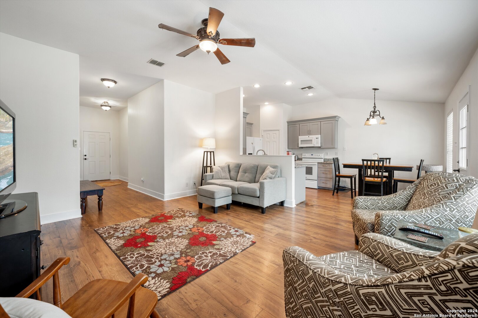237 TURNBERRY DR