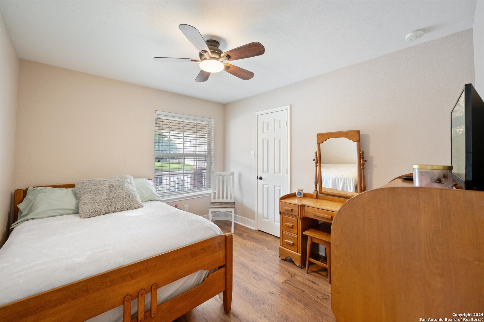 237 TURNBERRY DR