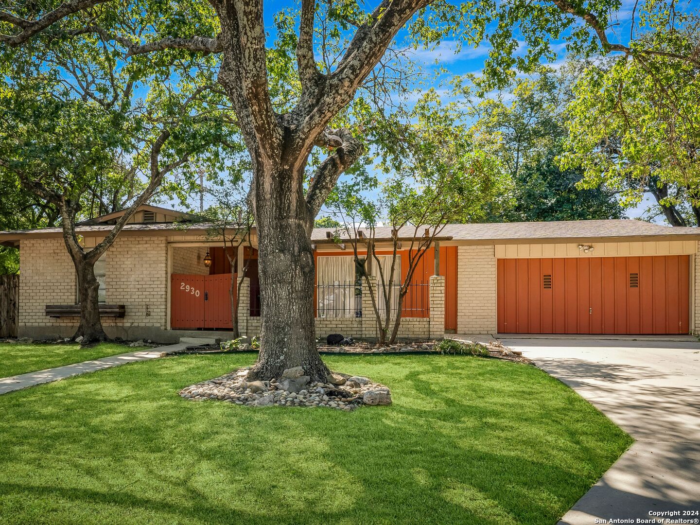 2930 BURNSIDE DR