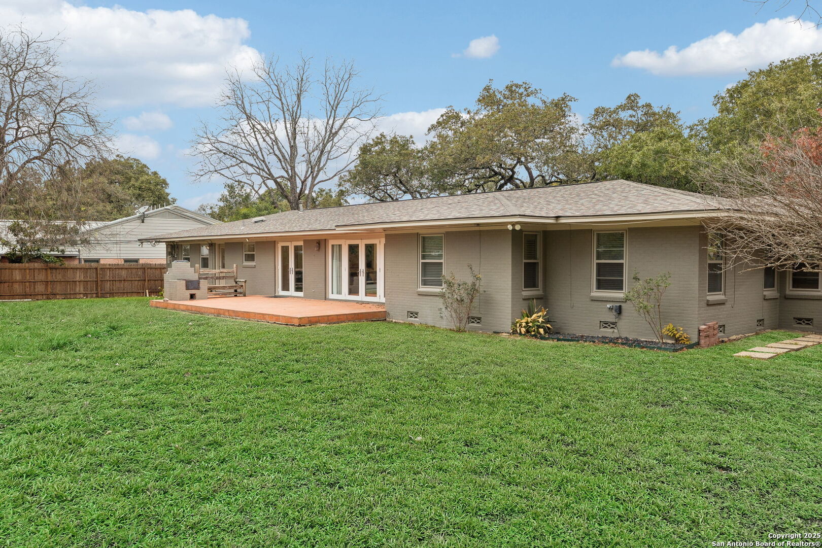 110 FIVE OAKS DR