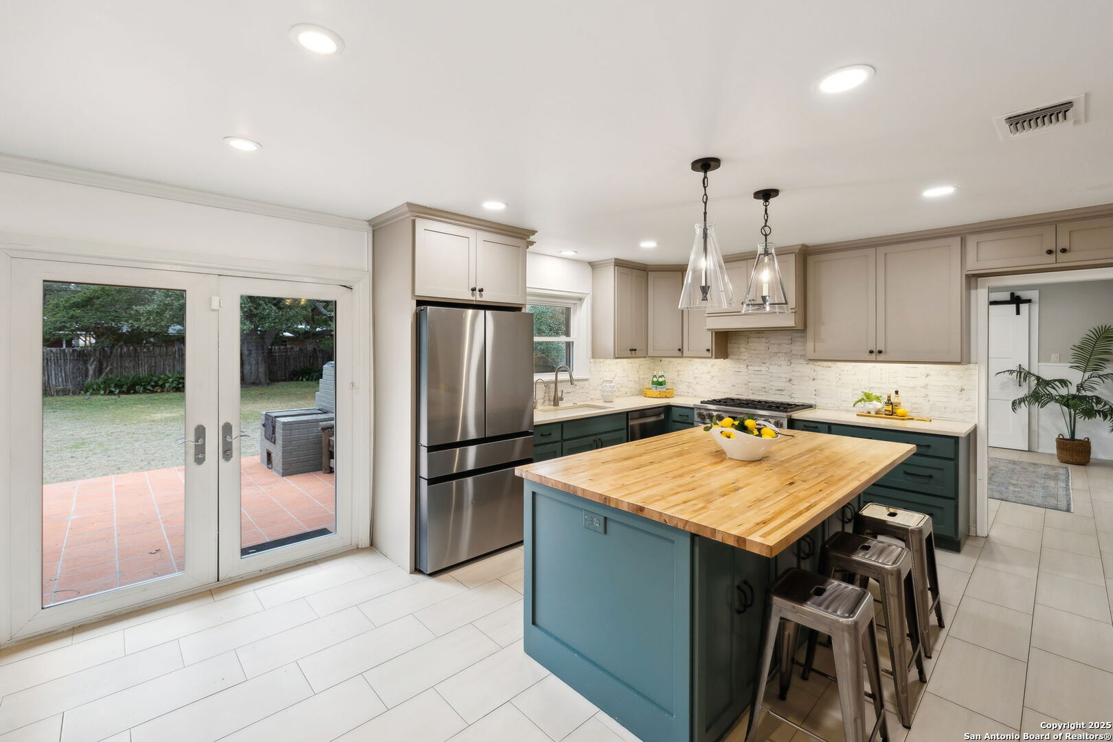 110 FIVE OAKS DR