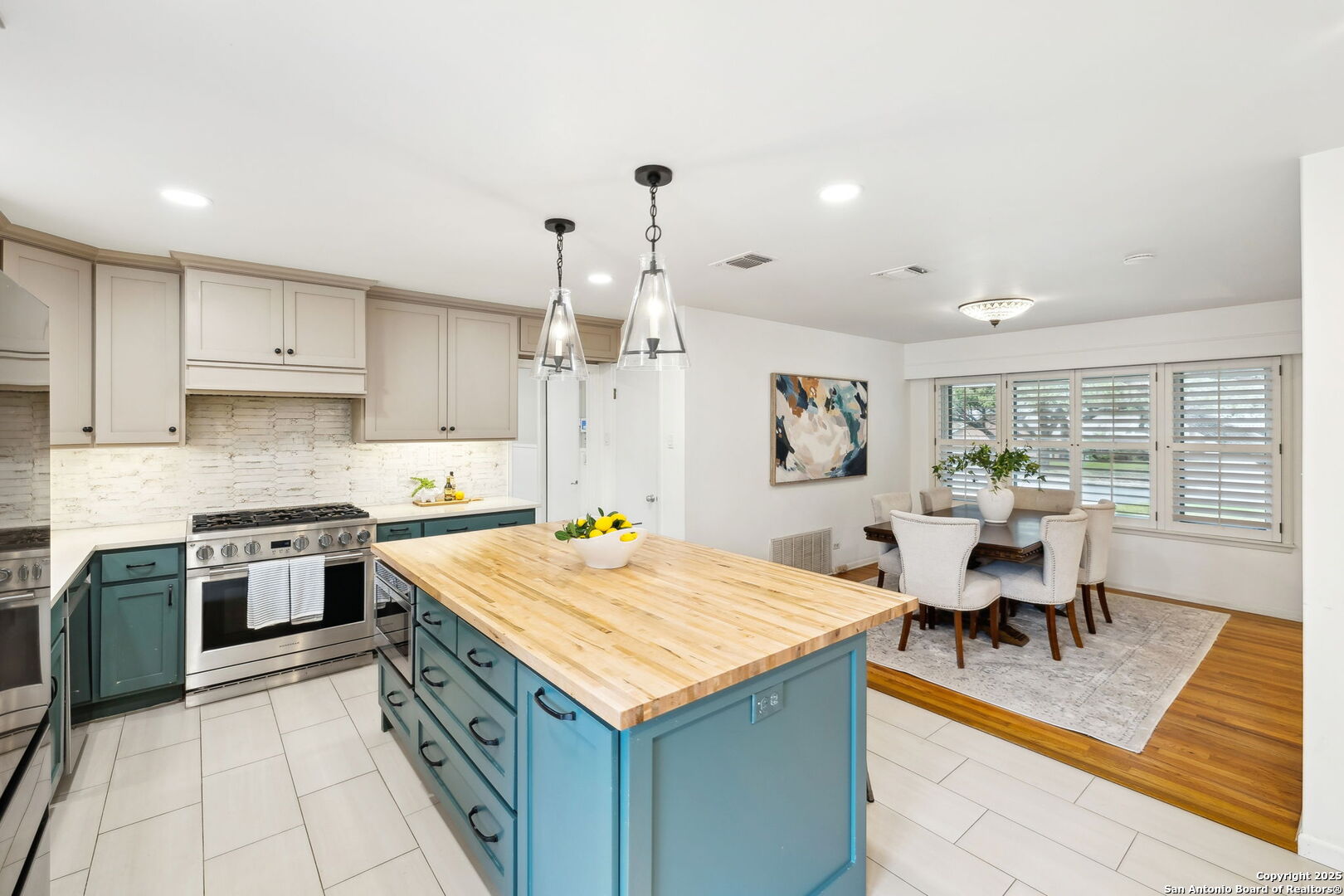 110 FIVE OAKS DR