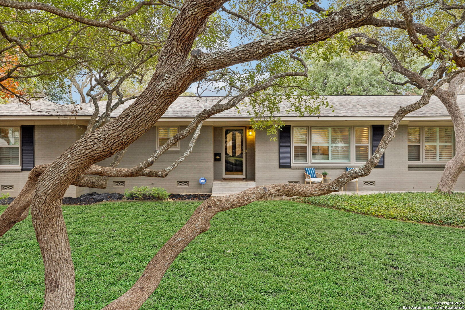 110 FIVE OAKS DR