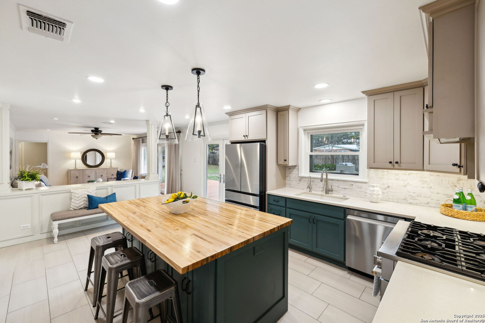 110 FIVE OAKS DR