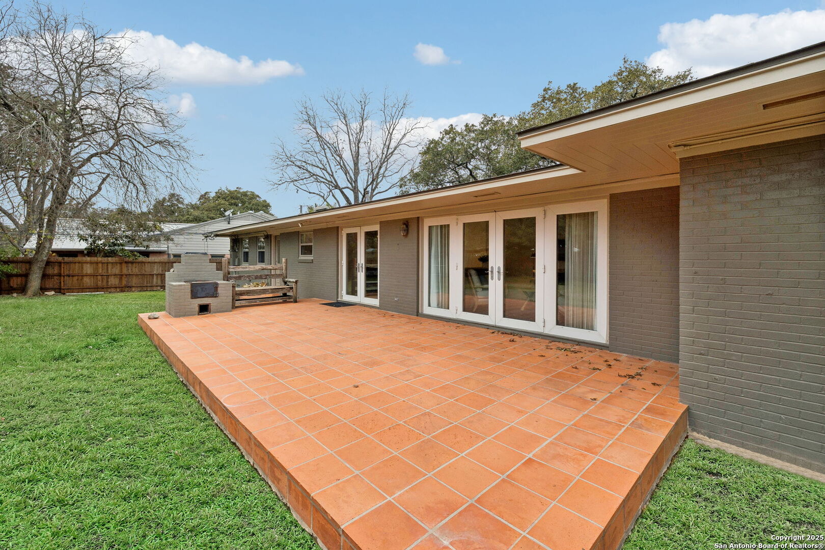 110 FIVE OAKS DR