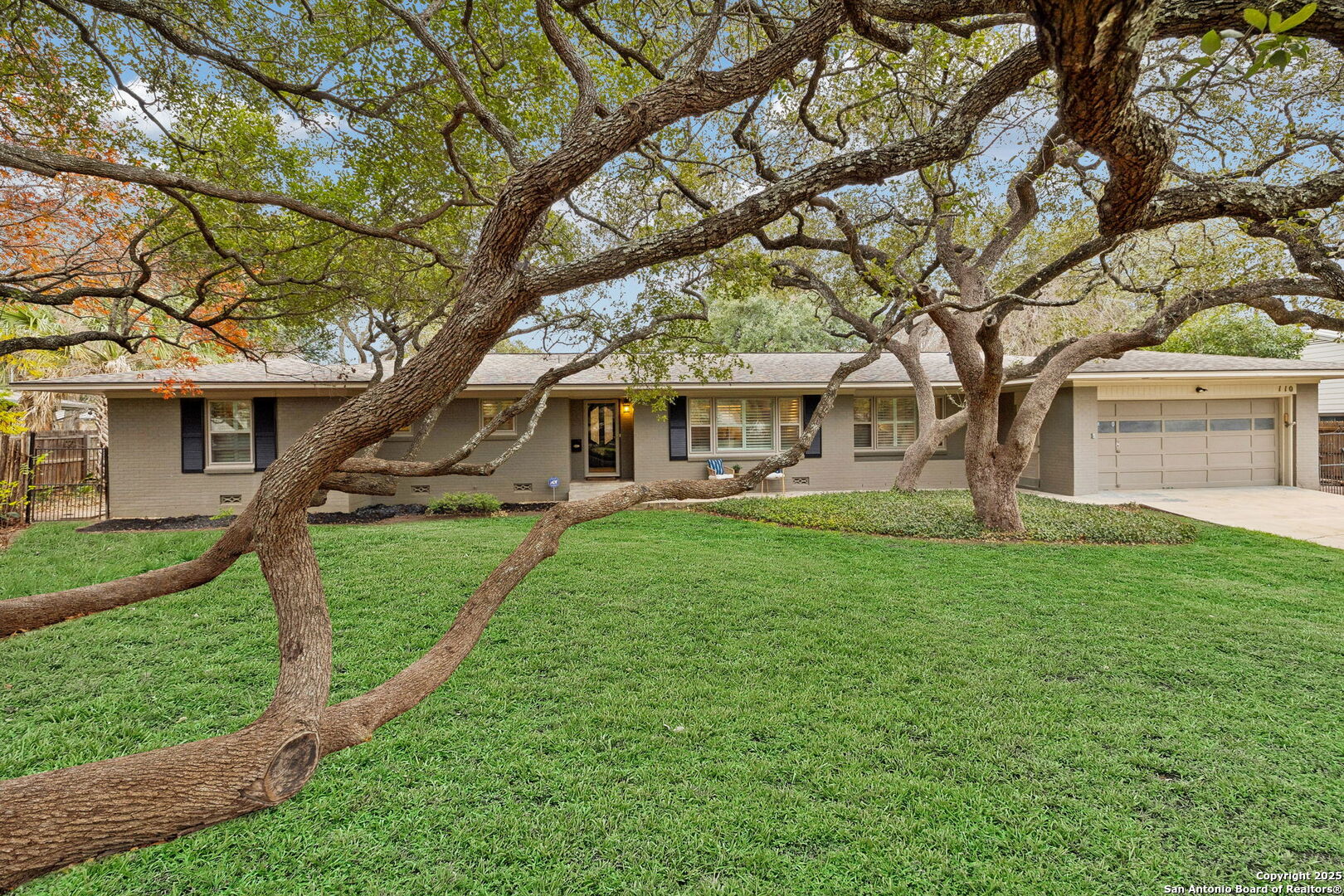 110 FIVE OAKS DR
