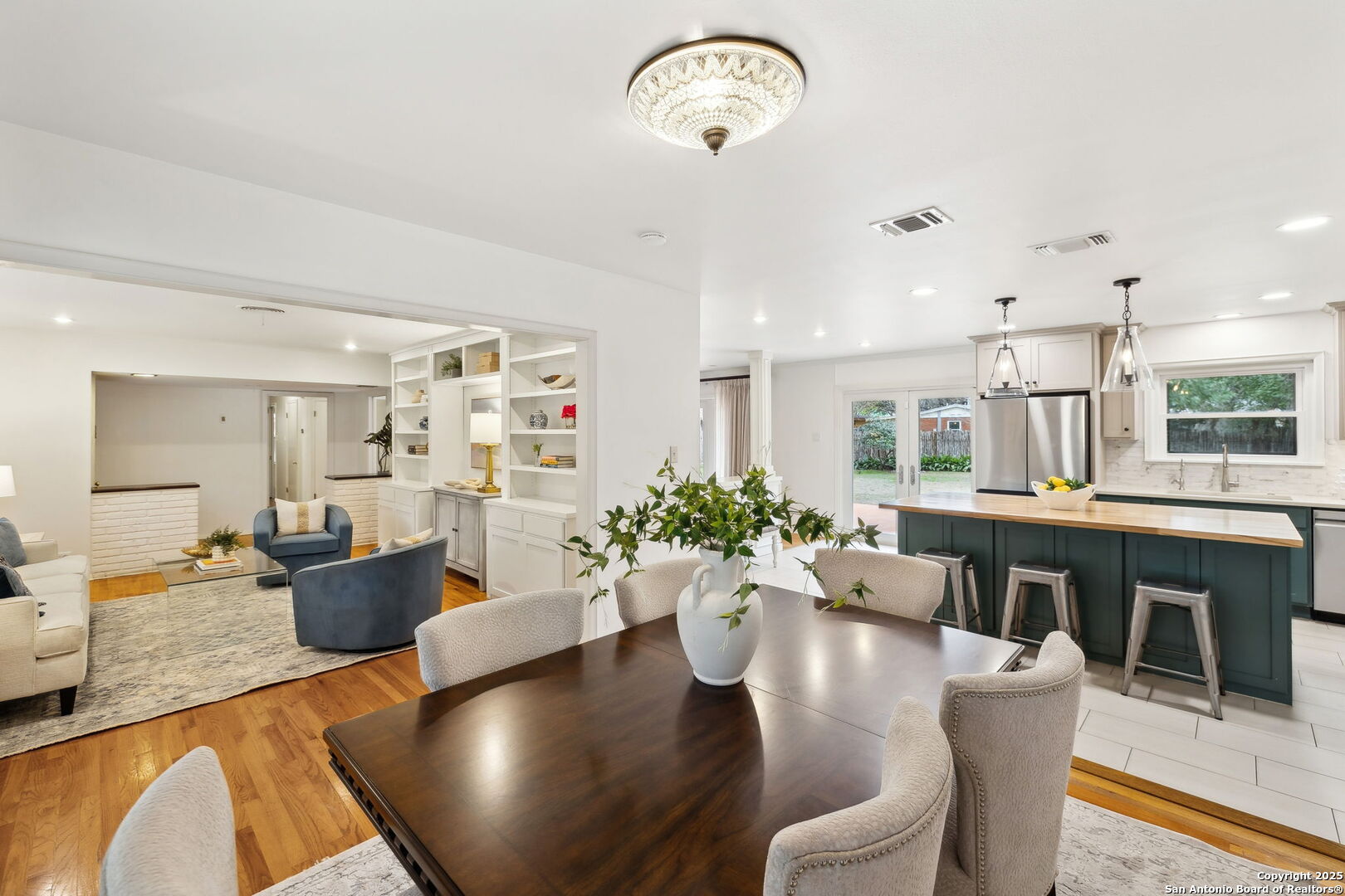 110 FIVE OAKS DR