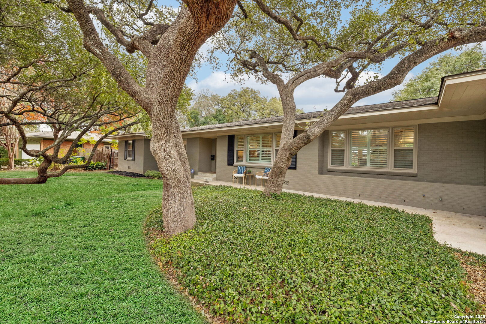 110 FIVE OAKS DR