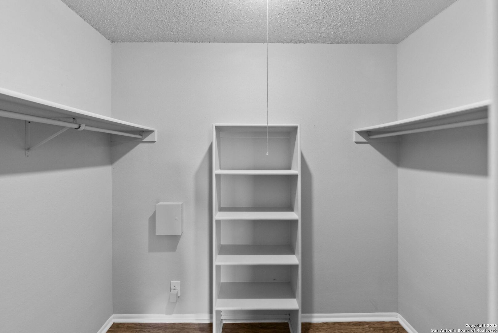7651 Cascade Oak