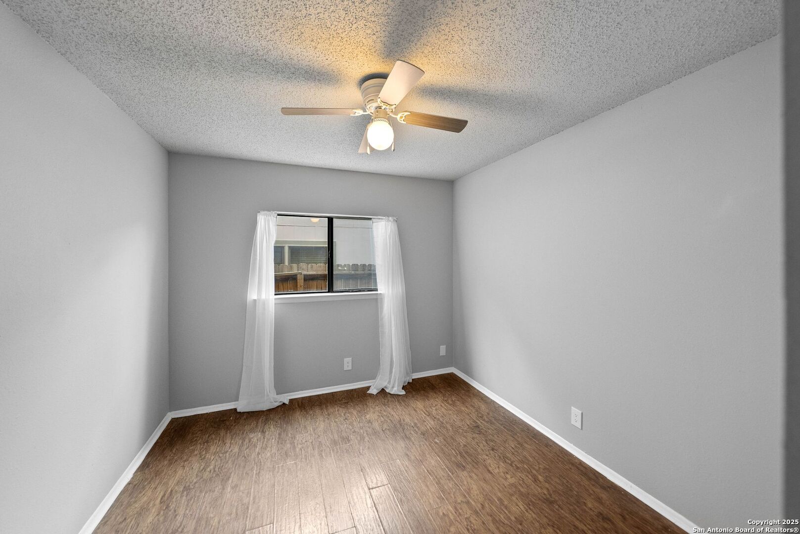 7651 Cascade Oak