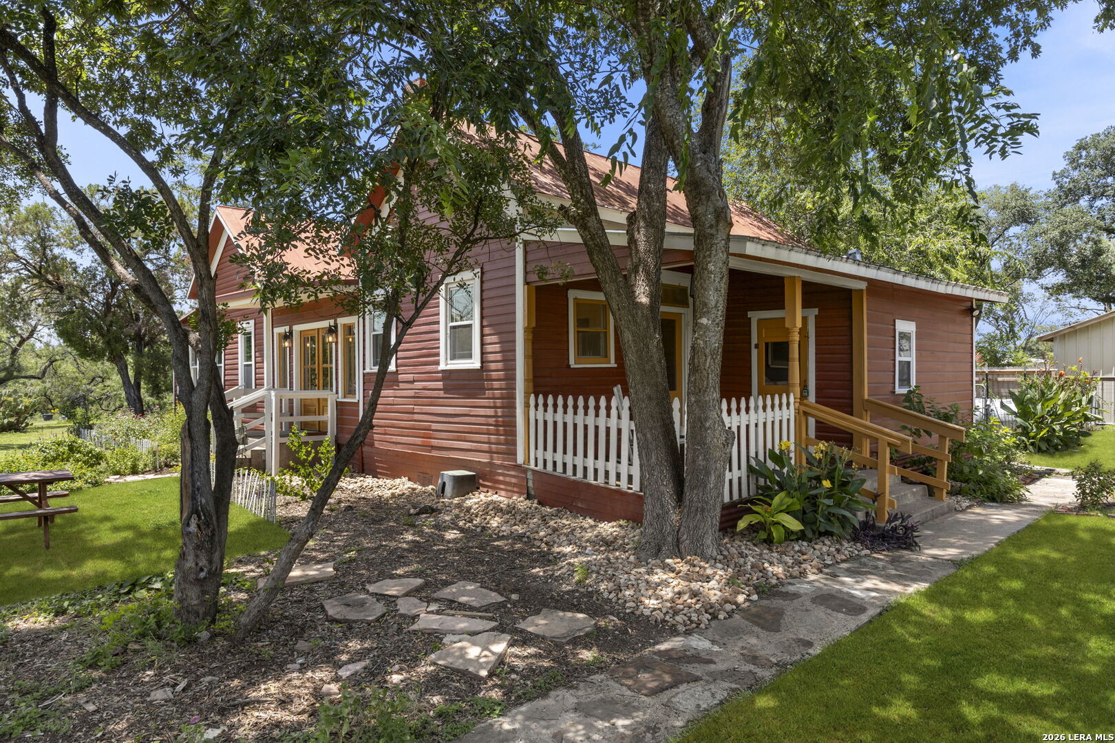 1266 Holbrook