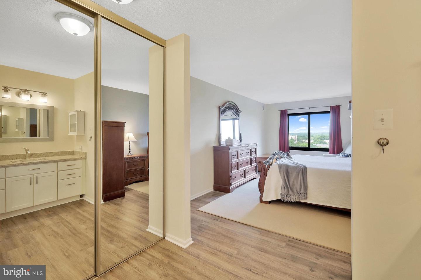 203 Yoakum Pkwy #1721