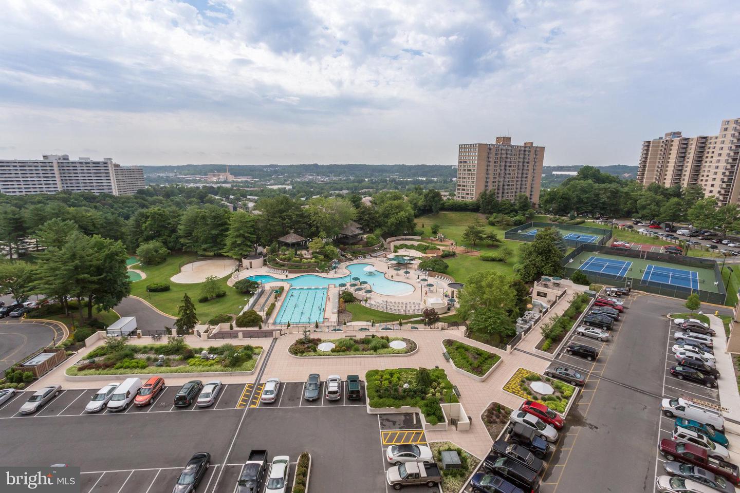 203 Yoakum Pkwy #1721