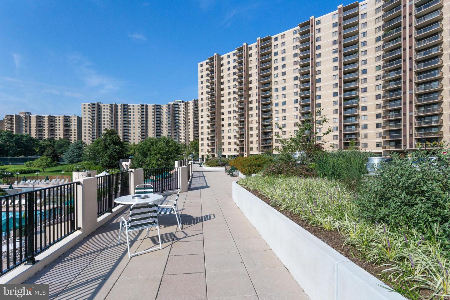 203 Yoakum Pkwy #1721