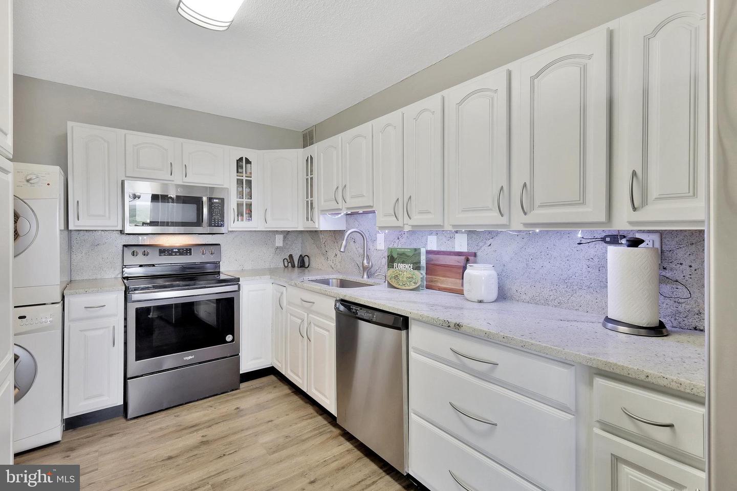 203 Yoakum Pkwy #1721