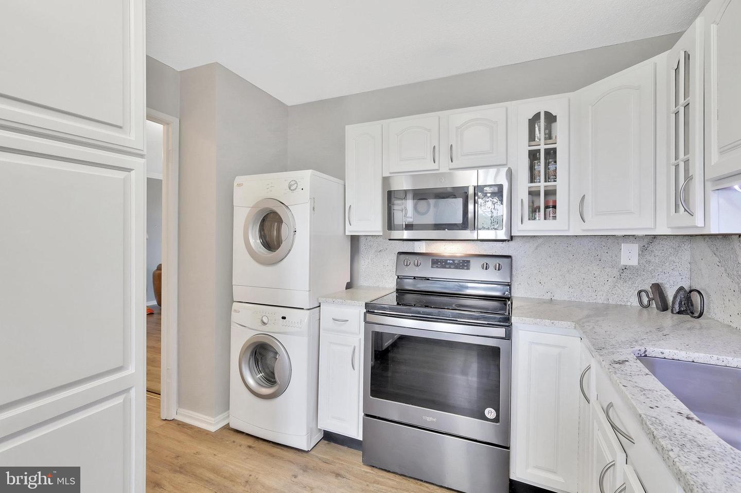 203 Yoakum Pkwy #1721