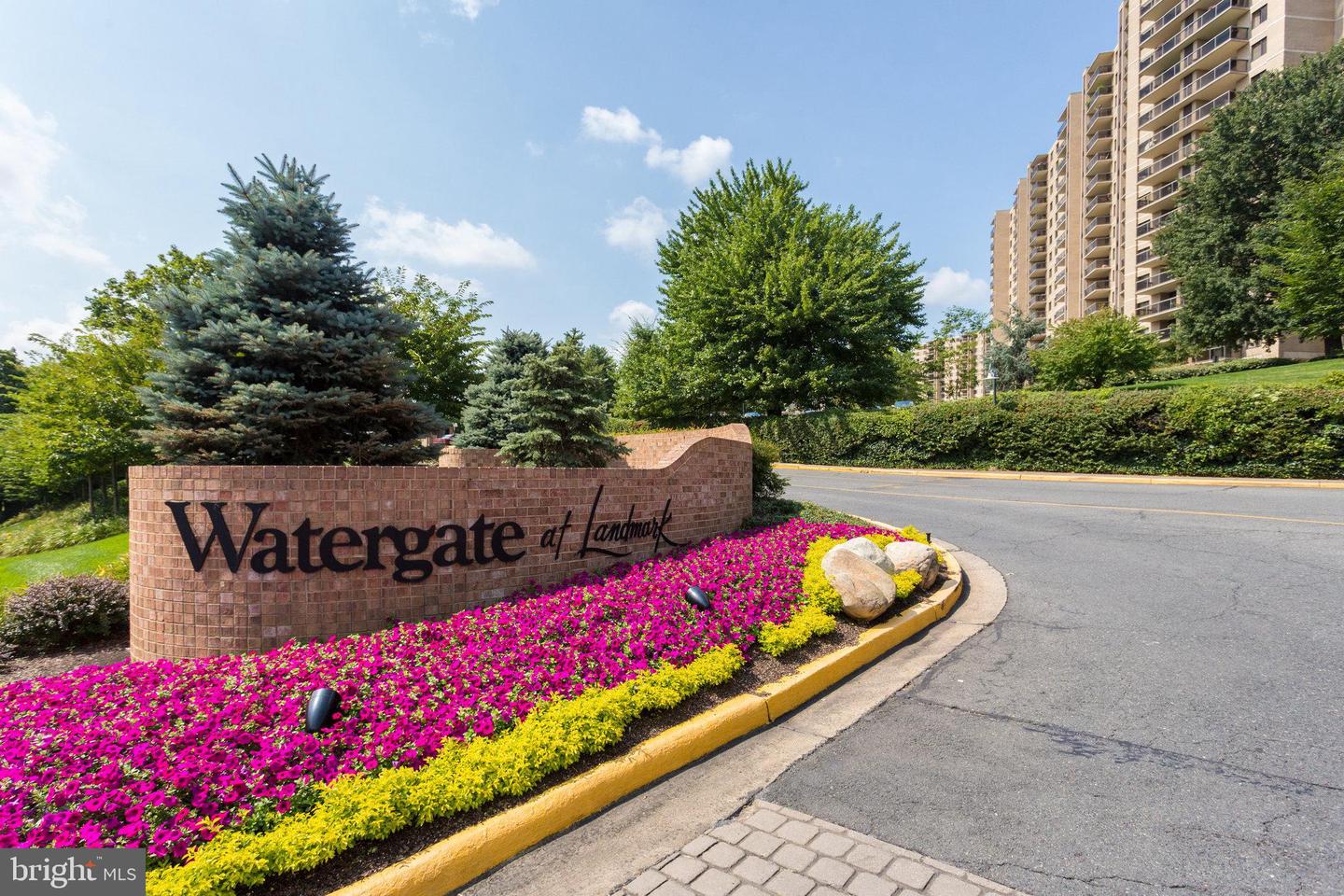 203 Yoakum Pkwy #1721