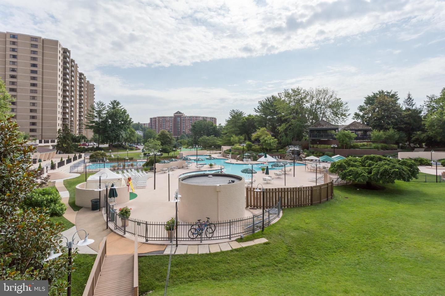 203 Yoakum Pkwy #1721