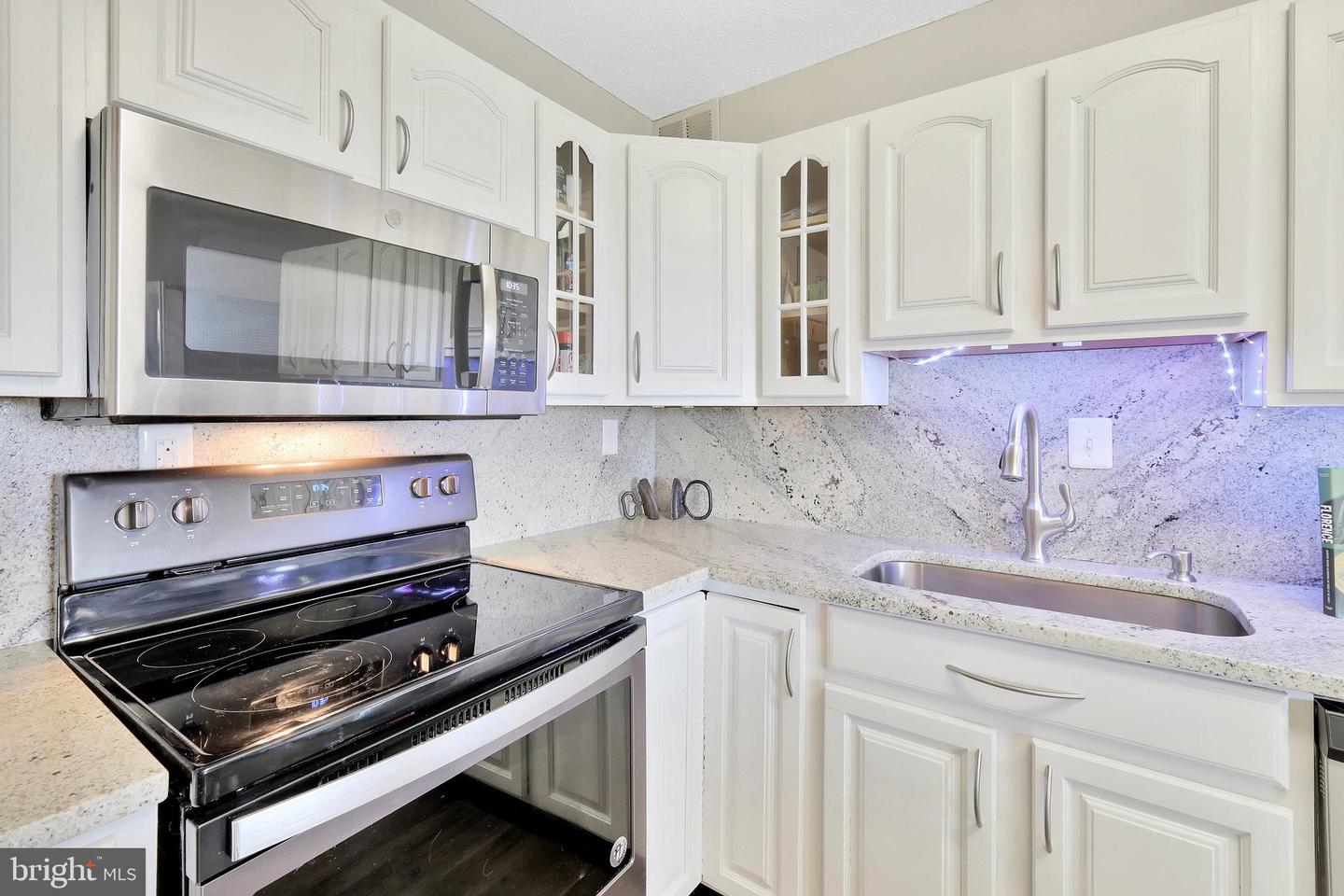 203 Yoakum Pkwy #1721