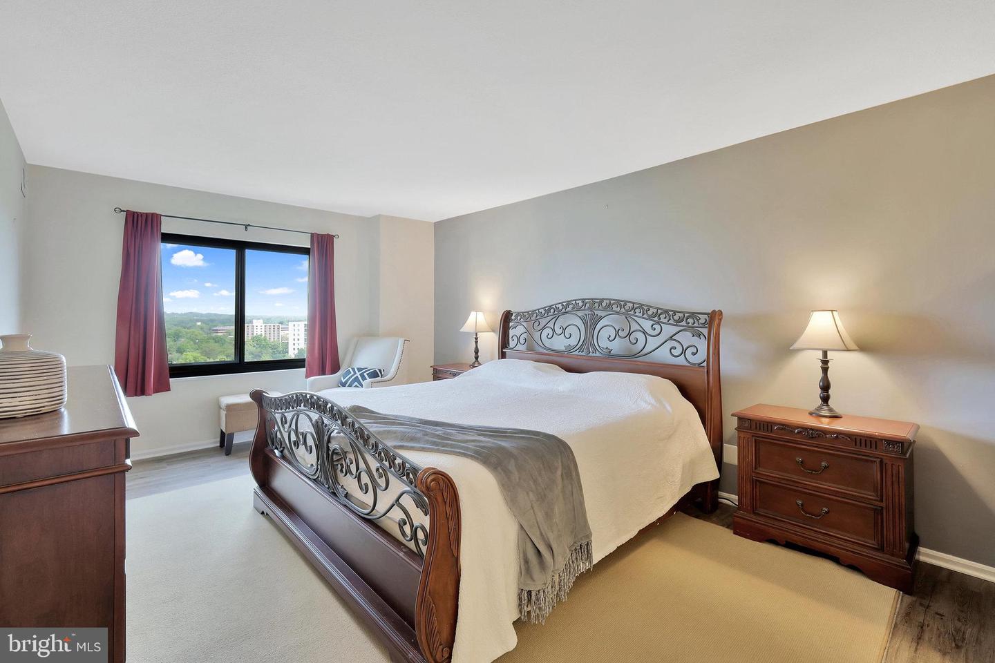 203 Yoakum Pkwy #1721