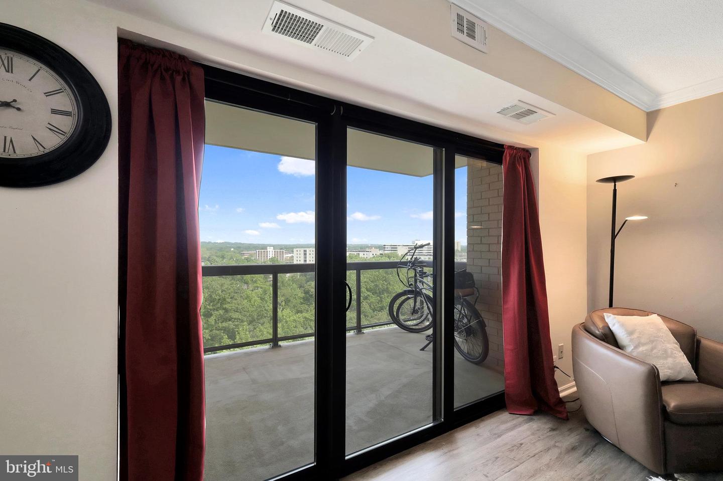 203 Yoakum Pkwy #1721