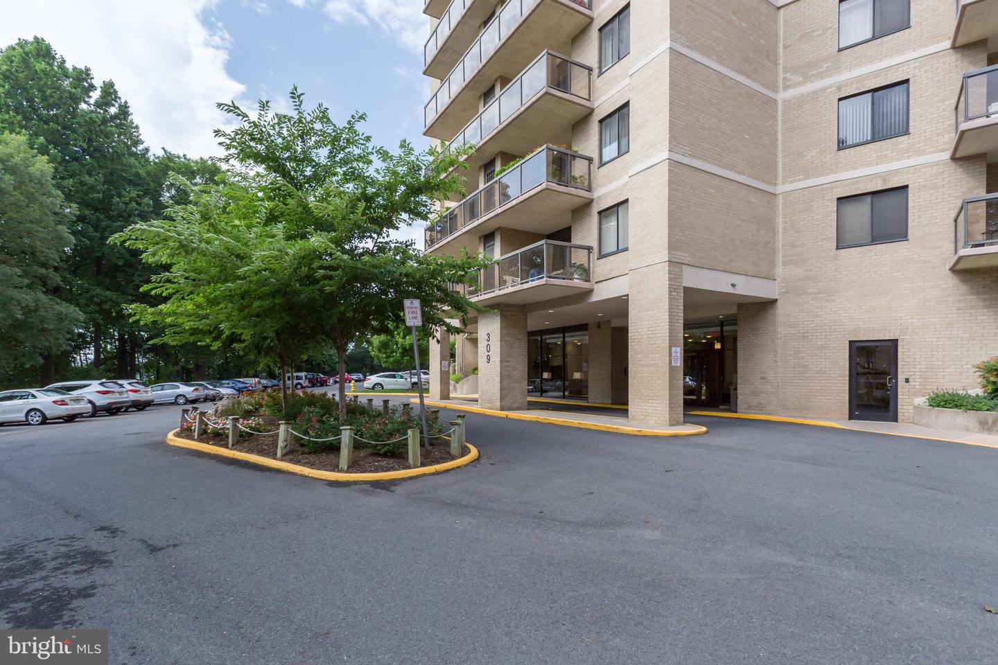 203 Yoakum Pkwy #1721
