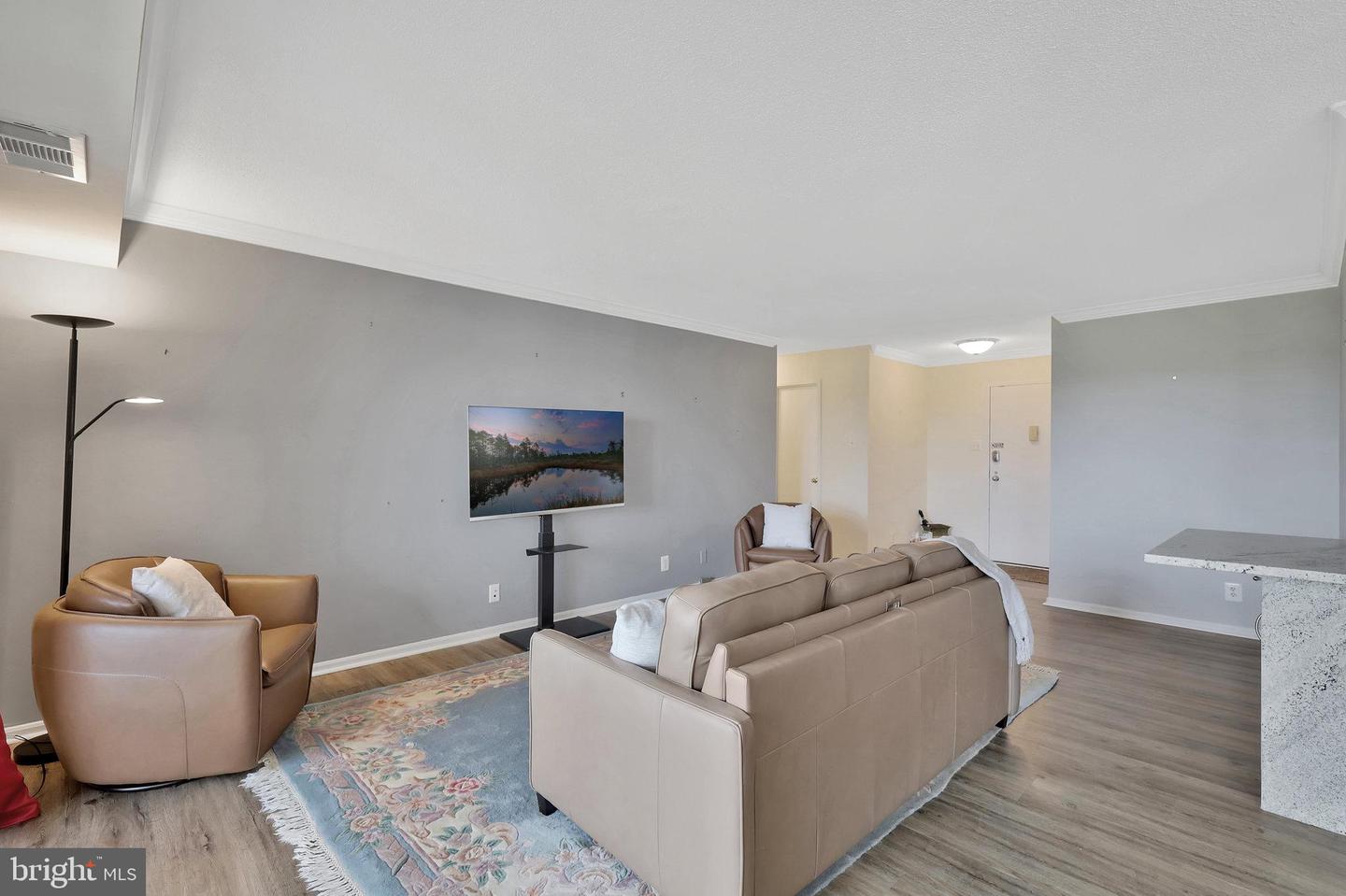203 Yoakum Pkwy #1721