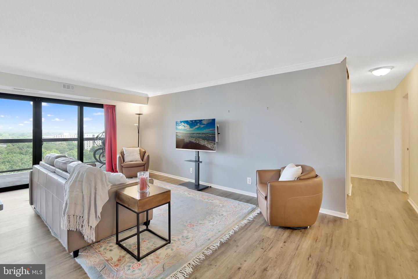 203 Yoakum Pkwy #1721