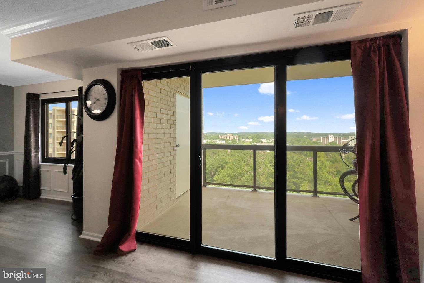203 Yoakum Pkwy #1721