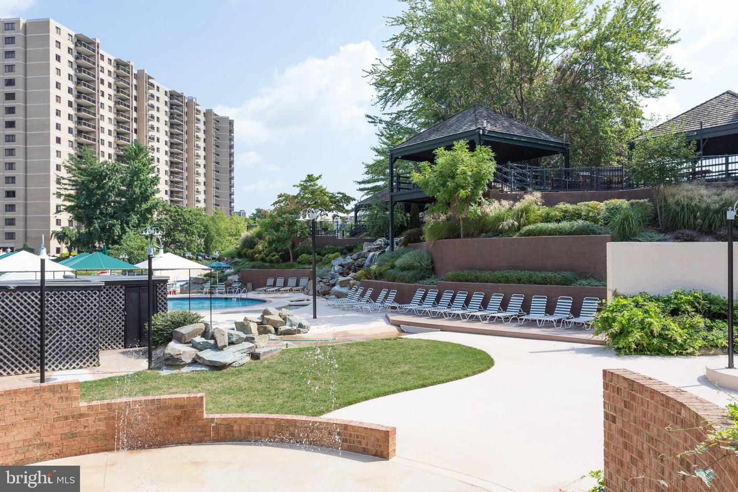 203 Yoakum Pkwy #1721