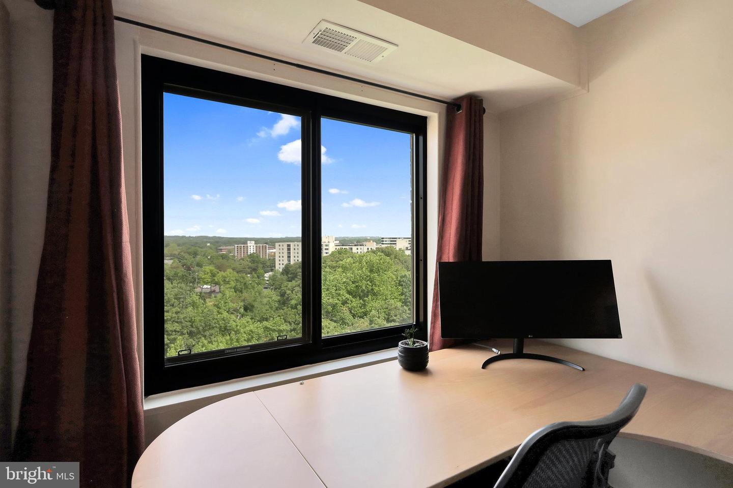 203 Yoakum Pkwy #1721