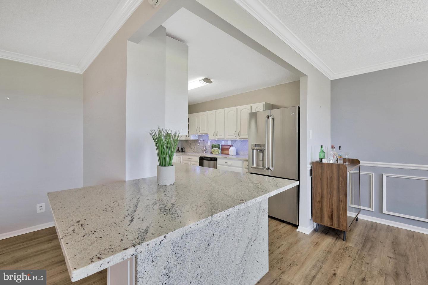 203 Yoakum Pkwy #1721