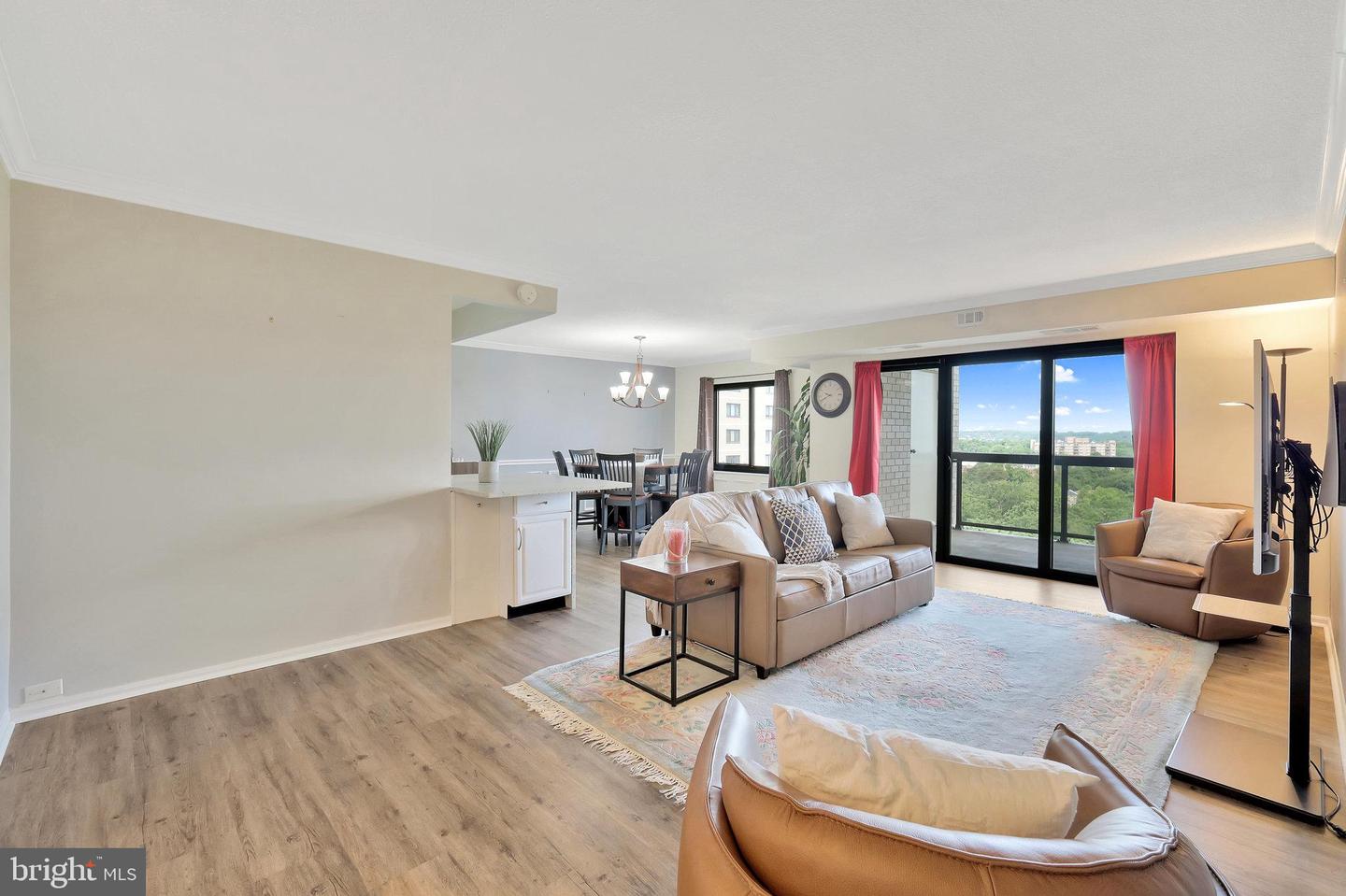 203 Yoakum Pkwy #1721