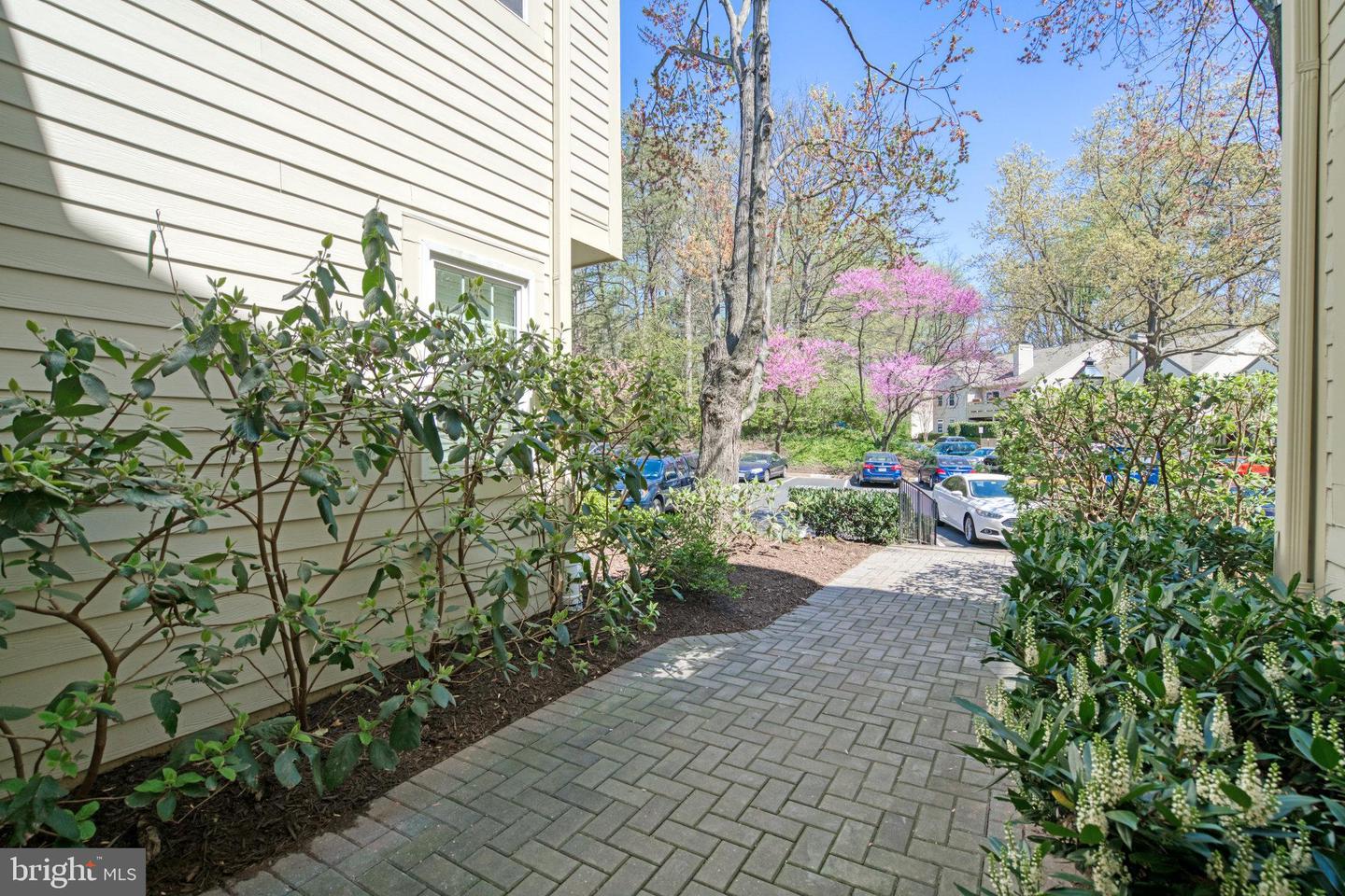 2224 Springwood Dr #Unit L