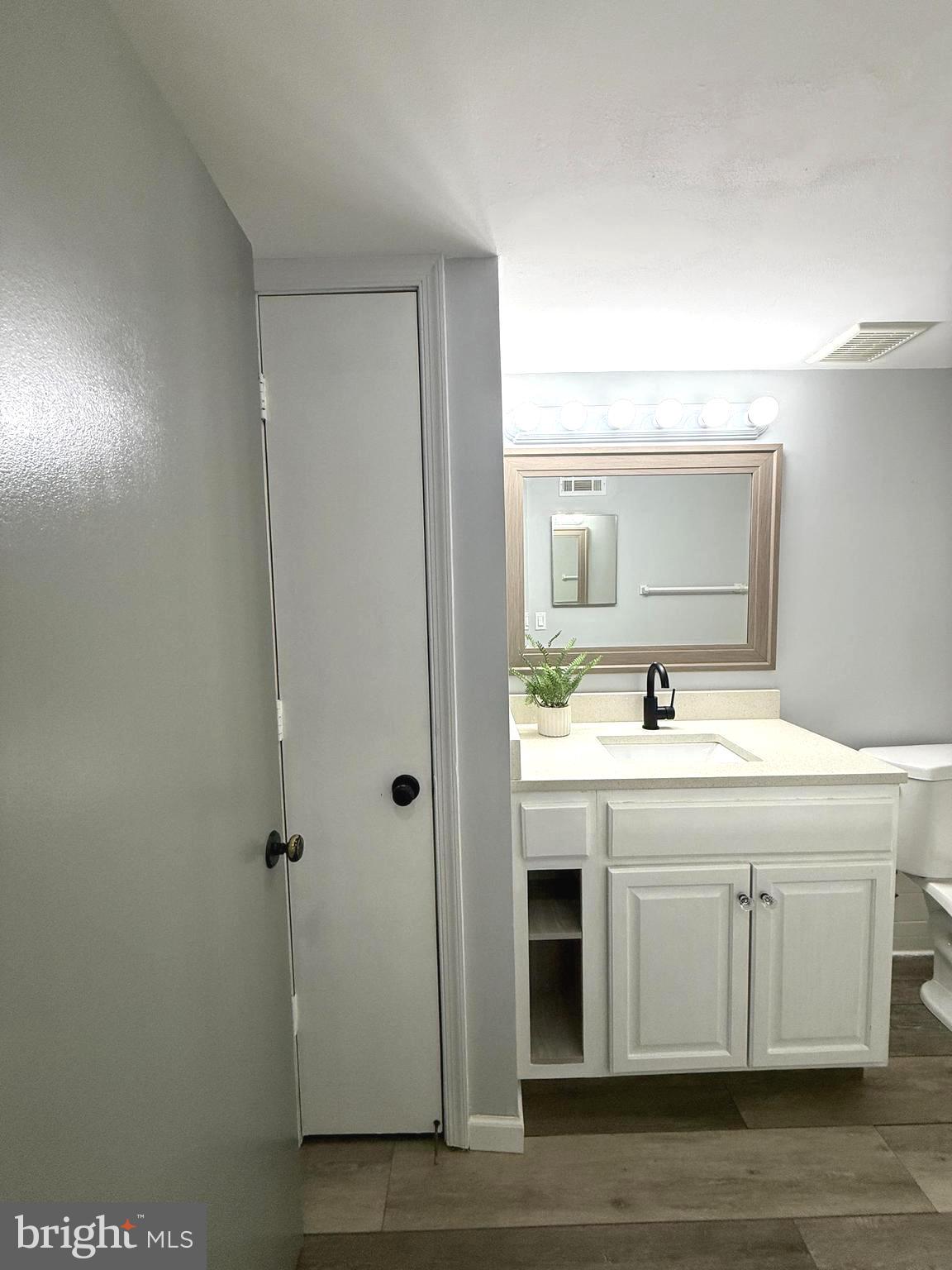5900-E Surrey Hill Pl #693
