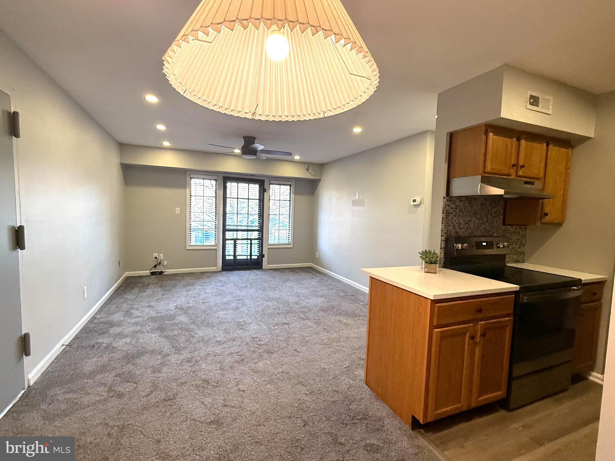 5900-E Surrey Hill Pl #693