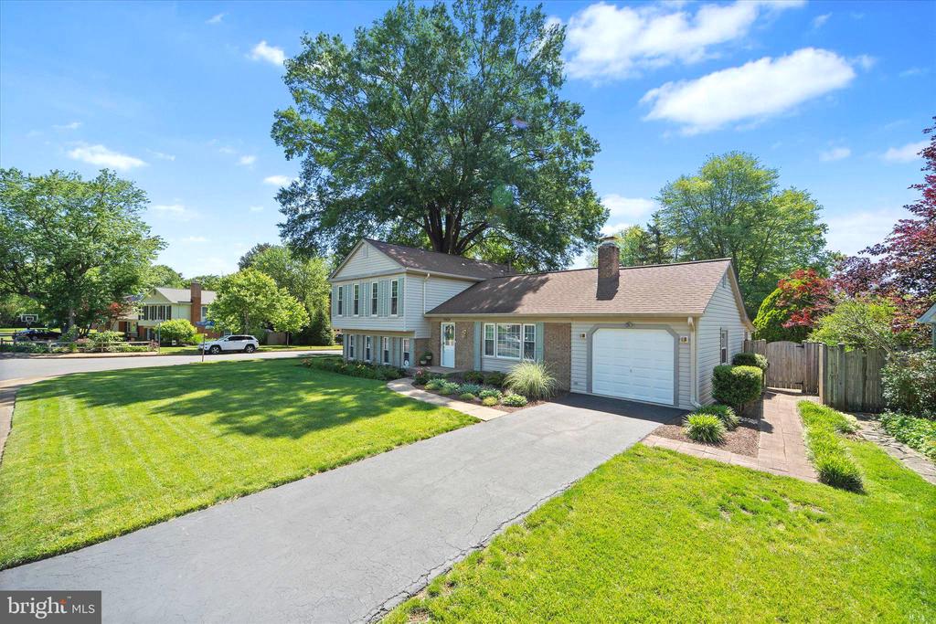 7829 Welch Ct