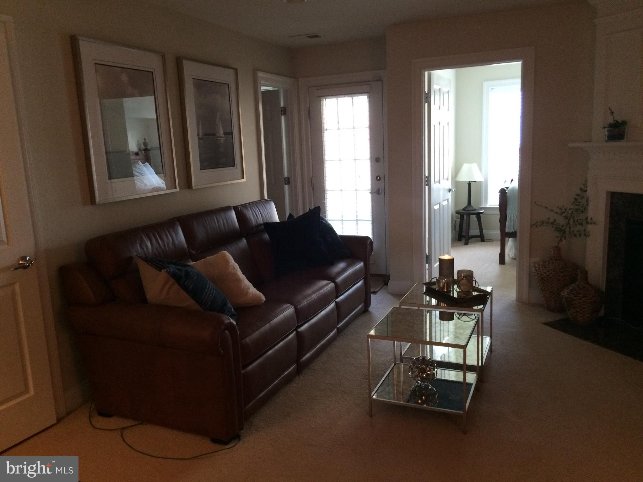 527 Glade Fern Ter SE