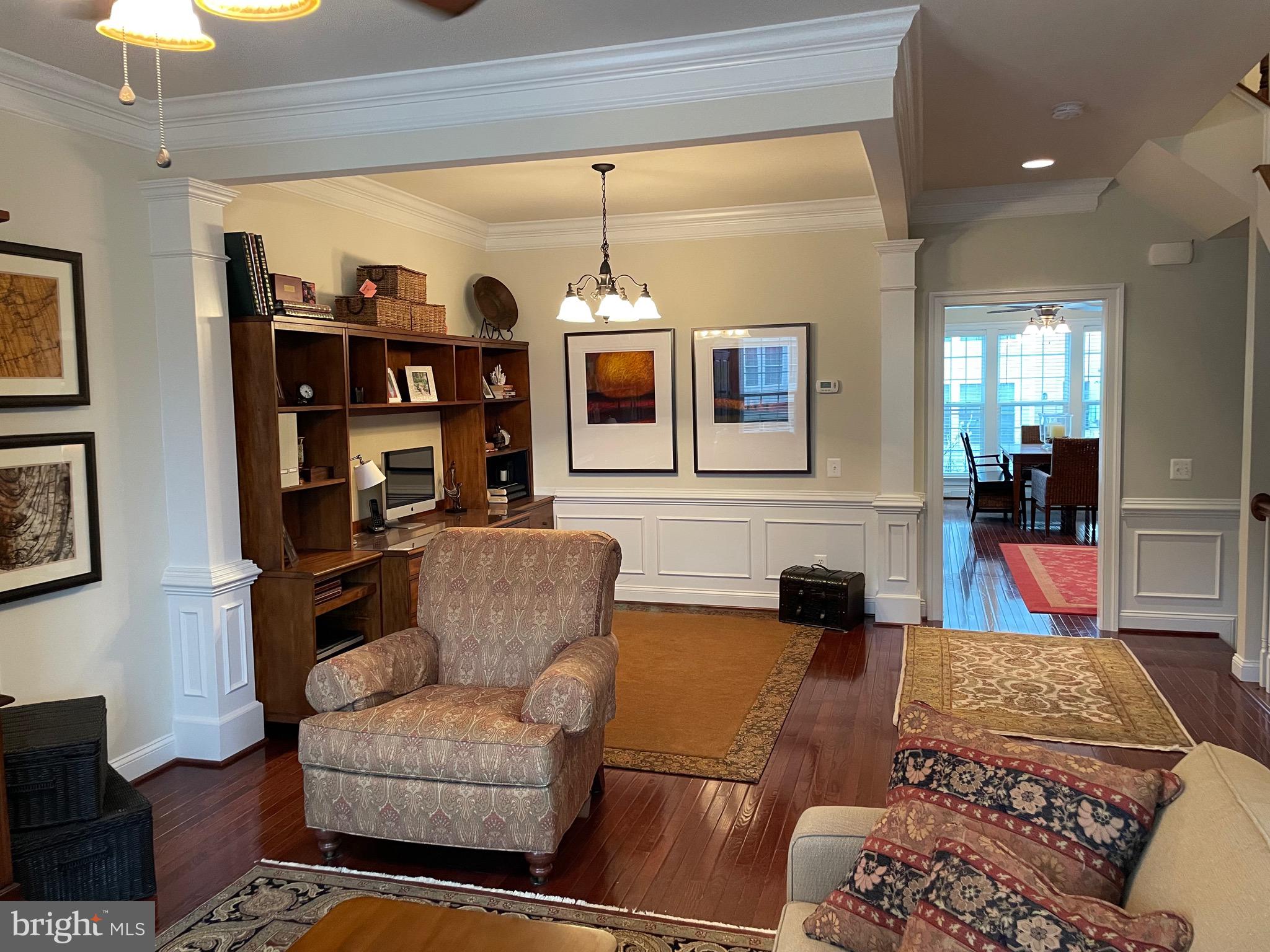 527 Glade Fern Ter SE