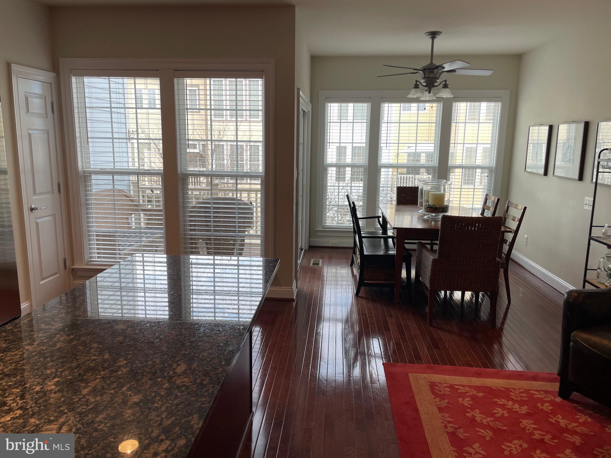 527 Glade Fern Ter SE