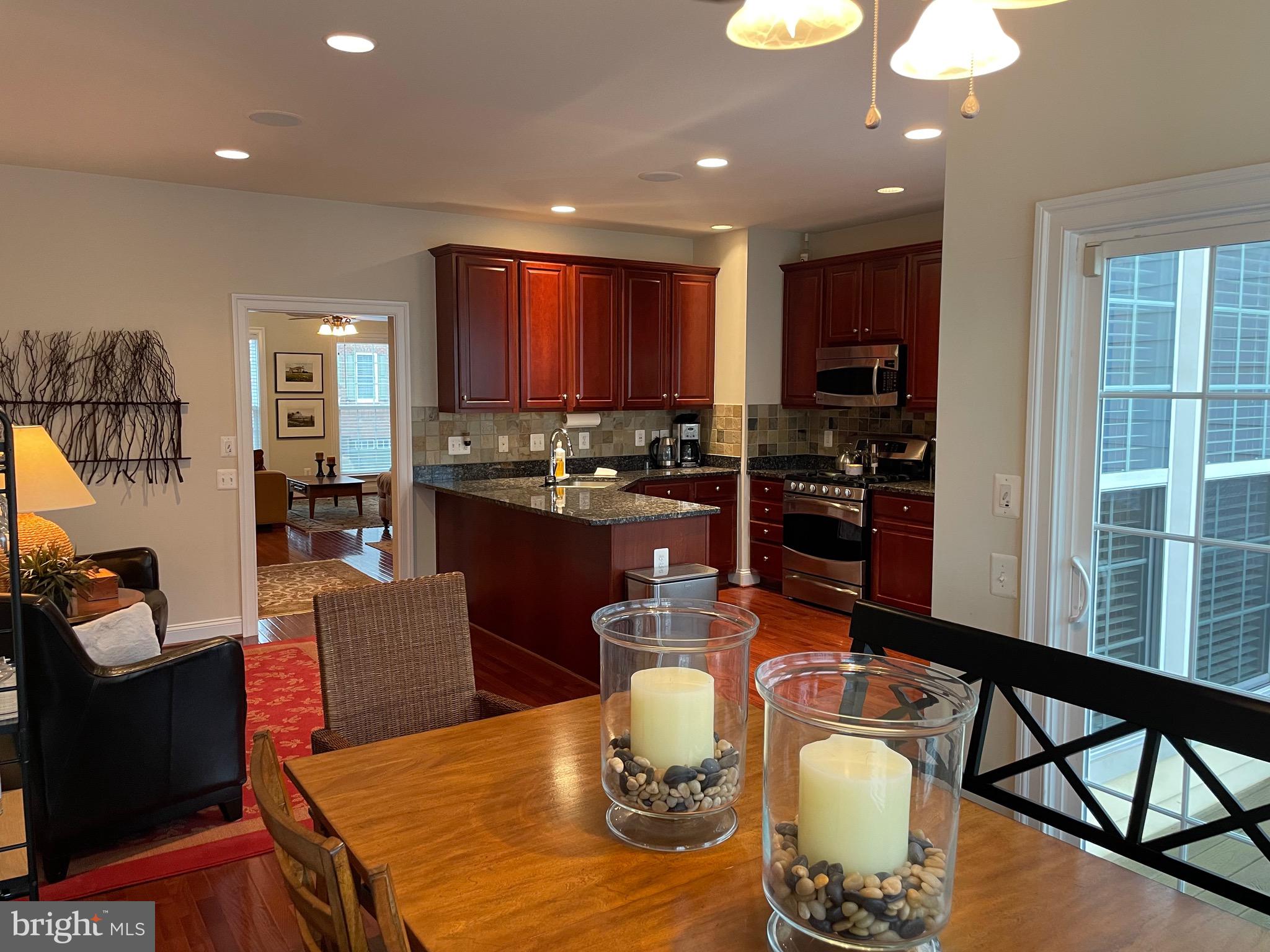 527 Glade Fern Ter SE