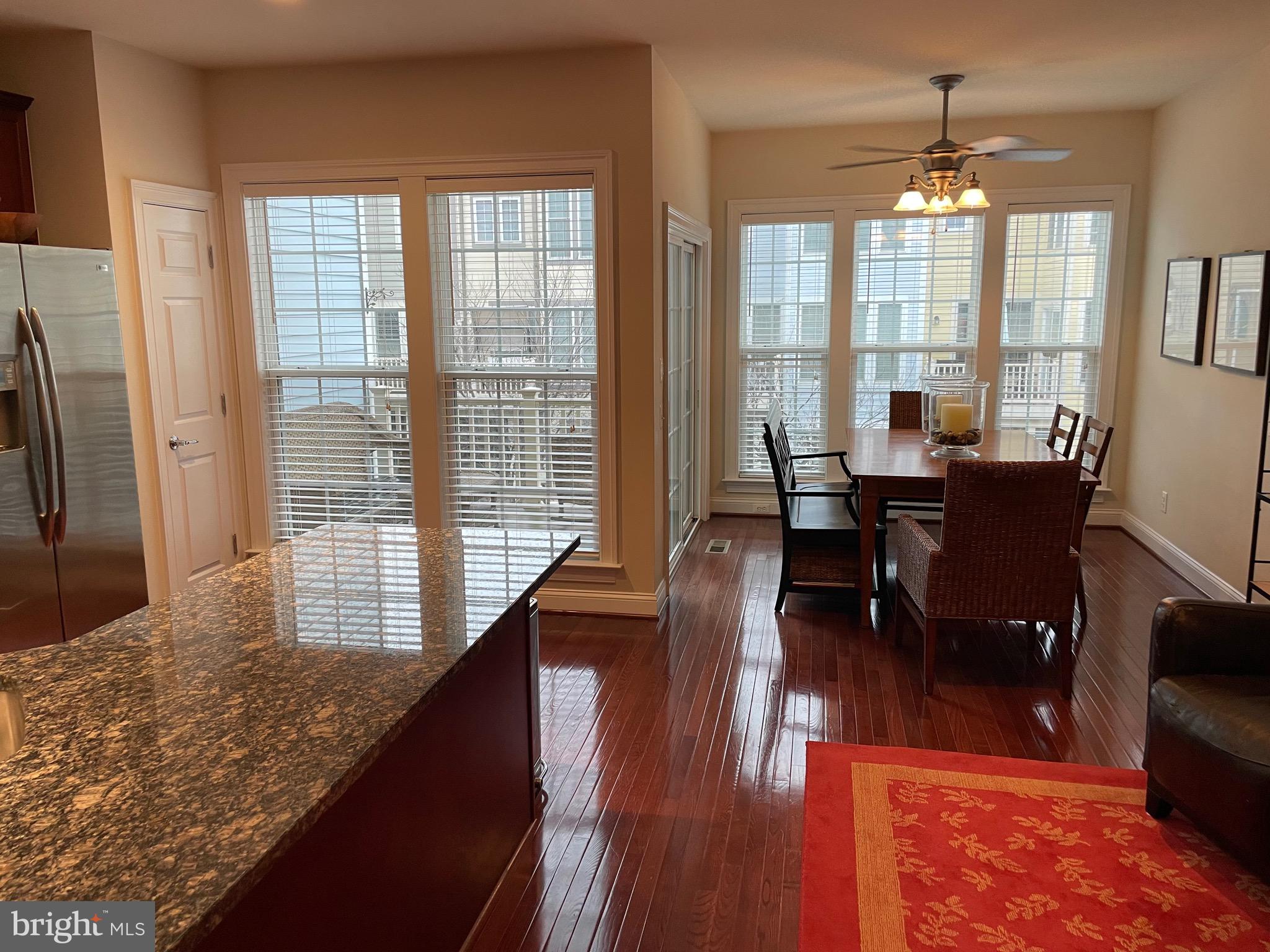 527 Glade Fern Ter SE