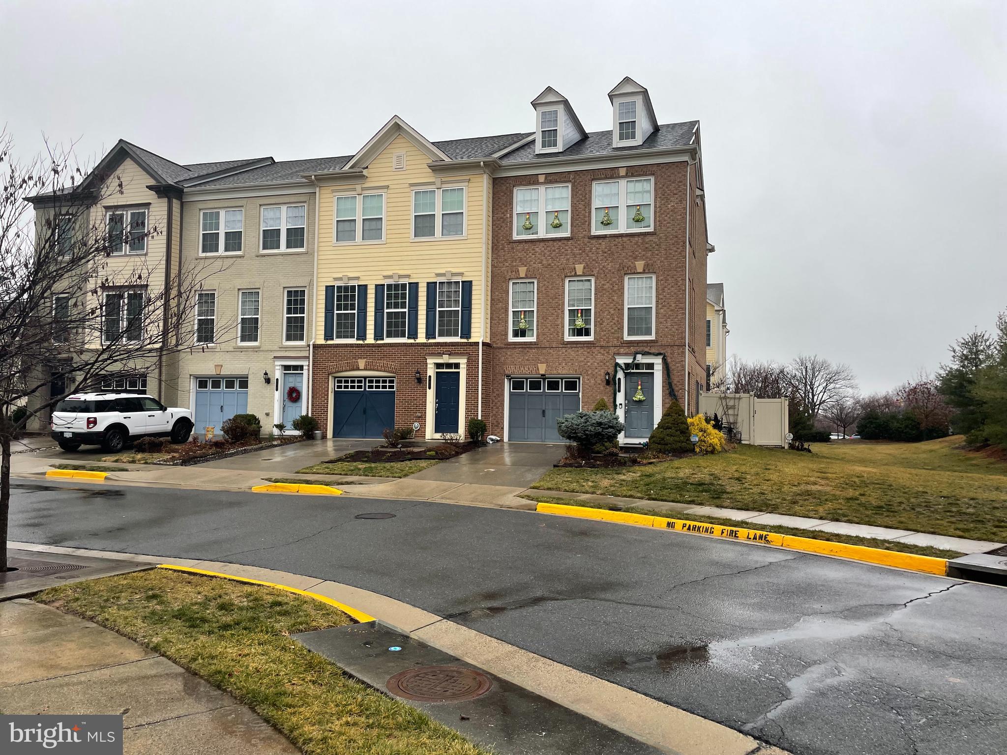 527 Glade Fern Ter SE
