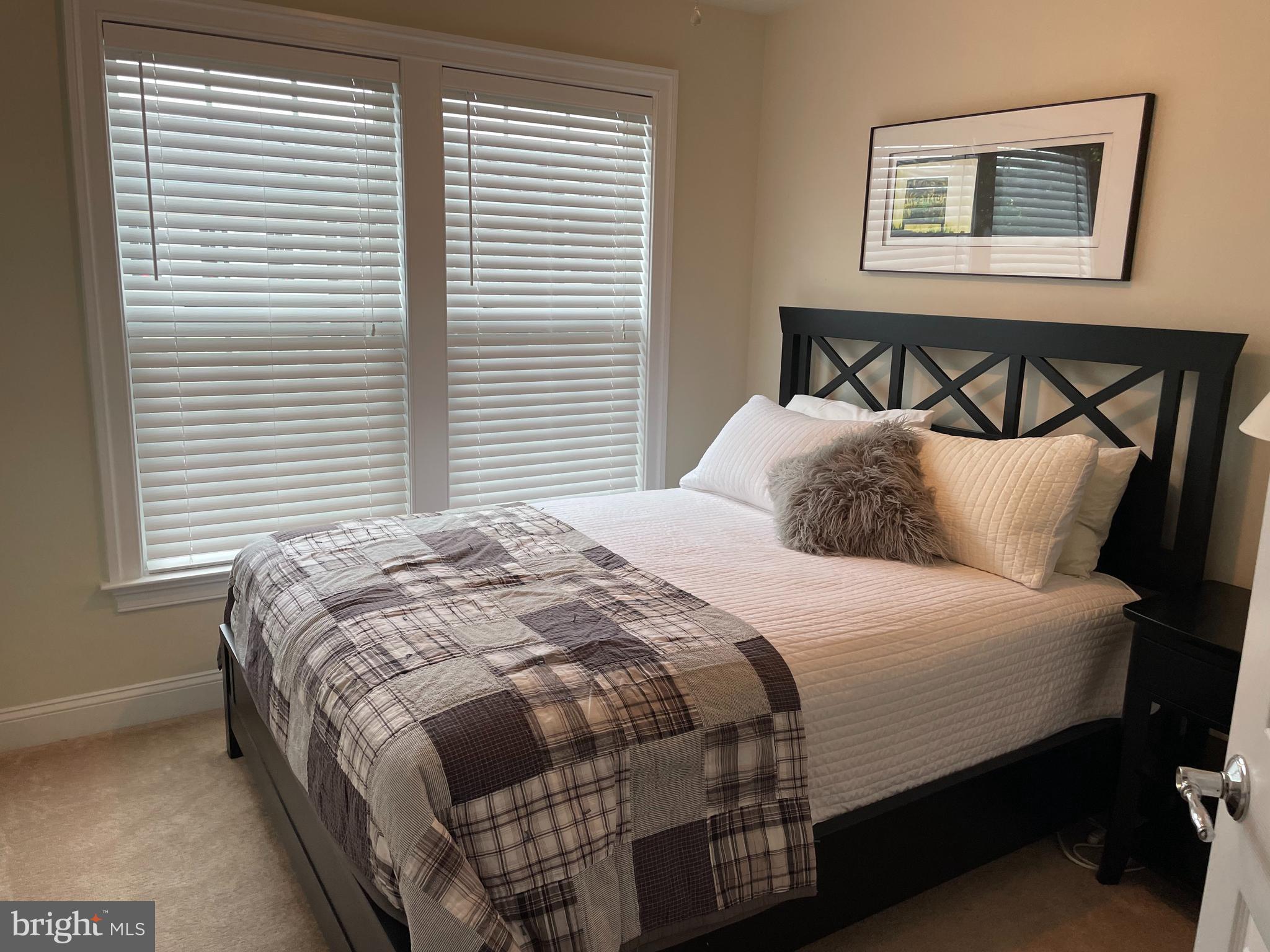 527 Glade Fern Ter SE
